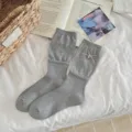 Chaussettes mi-hautes grises pour femme avec joli nœud rose et clochette, style ins tendance. - Taille unique / Gris 1 Paire