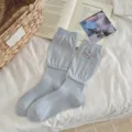 Chaussettes mi-hautes côtelées grises avec nœud rose et pendentif cœur, style doux quotidien. - Taille unique / Bleu 1 Paire