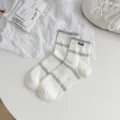 Calzini corti carini stile preppy da donna a righe bianche in morbido cotone casual - Taglia unica / ricamo di lettere