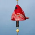 Carillón de viento de resina de cardenal rojo para decoración colgante de jardín sku - Pájaro Rojo