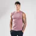 Gedetailleerd overzicht van heren mouwloos katoenen fitness hemd, casual sport tanktop gym. - M / Lotusroze
