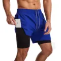 Vista detallada de los pantalones cortos de running 2 en 1 con forro y bolsillo para móvil. - Azul zafiro