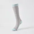 Graue Kompressions-Sportsocken mit hellblauen Akzenten ideal für Fitness und Yoga Workouts - Punktierter Stil / Grau
