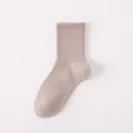 Damen einfarbige mittelhohe gerippte Baumwollsocken in hellem Khaki, Variante Ansicht. - Einheitsgröße / Khaki