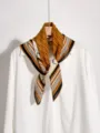Élégant foulard en soie vintage avec motif géométrique rétro et bordure en dentelle. - Carrosse marron doré