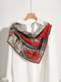 Foulard en soie rétro avec imprimé architectural et bordure en dentelle pour femmes élégantes - Paris rouge érable