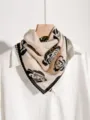 Foulard en soie beige classique avec motif de roses noires et bordure en dentelle fine. - Rose minimaliste