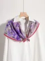 Foulard en soie à fleurs violettes vintage classique avec bordure en dentelle élégante variante - Fleurs Violettes Foncées