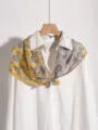 Foulard en soie à imprimé floral vintage pour femme, accessoire élégant et léger. - Plaid marron élégant