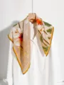 Foulard en soie classique vintage pour femme avec bordure en dentelle, style floral. - Tulipe orange chaud