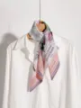 Foulard en soie vintage avec imprimé carte et bordure en dentelle délicate, chic. - Patchwork floral carte