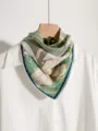 Foulard classique retro en soie de mure pour femme avec bordure en dentelle elegante. - Lis de style forêt