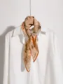 Foulard en soie à fleurs vintage, écharpe élégante pour femme style mode de printemps - Petites fleurs couleur thé au lait