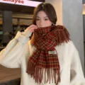 Koreanischer roter Schal kariert mit Fransen fuer Damen Winter warme modische gemuetliche Kleidung - Rot