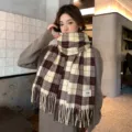 Écharpe d'hiver à carreaux marron pour femme, châle chaud à franges en tricot pour le froid. - Noir