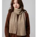 Eleganter, warmer Strickschal aus Wolle mit Zopfmuster fur modischen Winter Halswärmer - Khaki