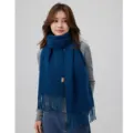 Klassischer dunkelblauer Winter-Fransenschal, weicher warmer Halsschutz für Damen. - Marineblau