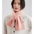 Rosa Strickschal für Damen, kuscheliger warmer Winterschal für Alltag und Freizeit. - Rosa
