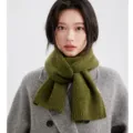 Green knit scarf for women, warm winter neck warmer, stylish cold-proof daily commuting accessory. - Green