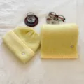 Conjunto de gorro y bufanda de punto amarillo, set de invierno calido de mezcla de lana. - Amarillo