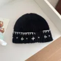 Schwarze Damen Strickmütze Winter warm bestickte Blumen Design Freizeit stilvolle Kappe. - 20x25cm / Schwarz