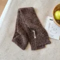 Gemütlicher brauner gesprenkelter Strickschal für Damen, stilvoller warmer Winterhalswärmer. - Braun