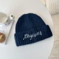 Dunkelblaue Strickmütze mit weißer Perlenbestickung, warme Winter Wollmütze für Damen. - Umfang 55-62 cm / Marineblau