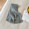 Grauer Strickschal für Damen, kuscheliger einfarbiger warmer Winterschal für Mode. - Grau