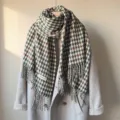 Gemütlicher Hahnentritt Quastenschal für Damen, warmer Winter Modeaccessoire mit Fransen. - Grün