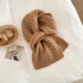 Kafe plektes cheimerines kasvitia gunaikeia, klasikou tipou zestos laimos xalara. - Καμηλό