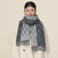 Damen Winter warmer grauer Karo Quasten Schal, eleganter kuscheliger Strick Halstuch. - Schwarz und Grau
