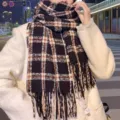 Dikke geruite winterscarf met franjes, warme kasjmier-look omslagdoek voor dames en meisjes. - Zwart