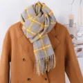 Sciarpa invernale a quadri grigia e gialla con frange, morbido scialle elegante caldo. - Grigio