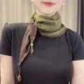 Nieuwe Chinese stijl tweetalige nekbescherming zijden sjaal met bladhanger en kwastje voor - Eén maat / Koffie & Grasgroen