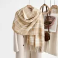 Klassieke geruite winterscarf voor vrouwen, gezellige warme franje sjaal en elegante nekwarmer. - Khaki