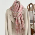 Gezellige winterse ruitjes sjaal met franjes voor dames, Koreaanse stijl, warme dagelijkse look. - Roze