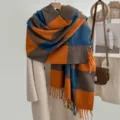 Blau orange karierter dicker Winterschal mit Fransen, kuscheliger warmer Damenschal. - Orange
