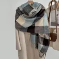 Gemütliches Karo Schal Detail, weicher Fransenschal mit klassischem Muster und warmer Stofftextur. - 6# Blau Marmor