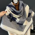 Sciarpa scialle imitazione cashmere spessa autunno inverno con motivo floreale geometrico. - Blu Notte Floreale