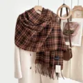 Retro bruine geruite faux kasjmier sjaal met franjes, warme winter nekwarmer voor dames. - Koffie