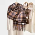 Gezellige bruin-paarse ruitjes sjaal met franjes, zachte warme winter sjaal voor dames. - Paars en Koffie