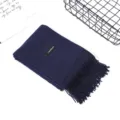Einfarbiger dunkelblauer Kunstkaschmir Schal für den Winter, klassischer Fransen-Wärmeschal. - Marineblau
