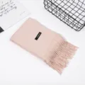 Einfarbig Herbst Winter dicke Imitation Kaschmir Quasten Schal warm bequem rosa Variante - Reisrosa