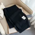 Klassischer schwarzer Woll-Knüpfschal für Damen, warmer Winter-Halswärmer mit Etikett. - Schwarz