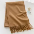 Sciarpa in misto lana cammello, scaldacollo invernale tinta unita spesso e caldo da donna. - Cammello / Circa 200cm