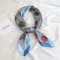 Zijdezachte vierkante sjaal met houndstooth en paisley print, elegante blauwe halsdoek. - Blauwe Grote Stippen