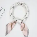 Zijde gevoel kleine vierkante sjaal mode paardenbit print elegante dames halsdoek - Ringpatroon, roze