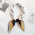 Chique bedrukte kunstzijden vierkante sjaal, elegante halsdoek voor dames dagelijks. - Ringpatroon, geel