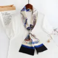 Smalle zijden twilly sjaal met elegante nautische ankerprint voor modieuze vrouwen. - Ketting Blauw