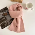 Gemütlicher rosa Strickschal mit süßem gesticktem Pony, warmer Winter Halswärmer für Damen. - Fleischrosa